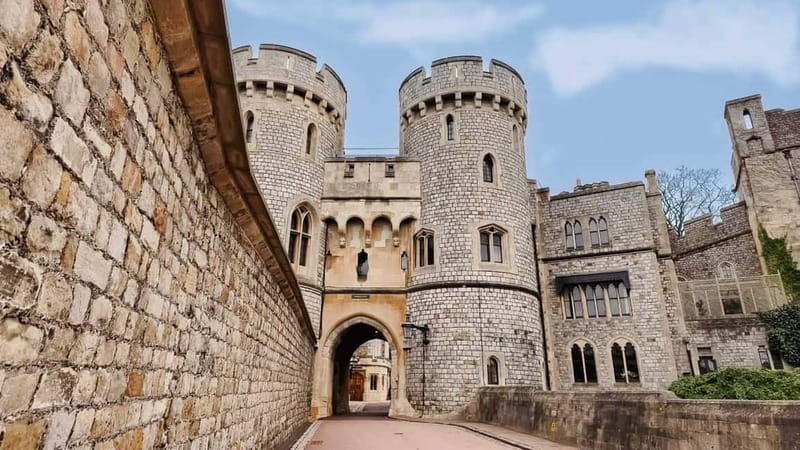From London: Stonehenge & Windsor Castle Tour with Tickets - Stonehenge tickets included, plus guided time at a UNESCO site