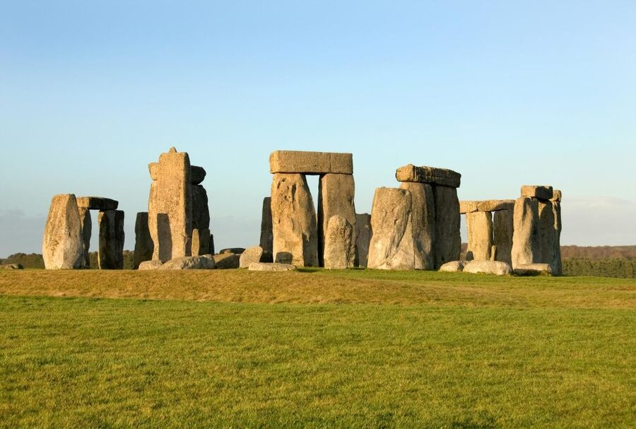 From London: Stonehenge & Windsor Tour - A 9.5-hour history hit: Stonehenge meets Windsor