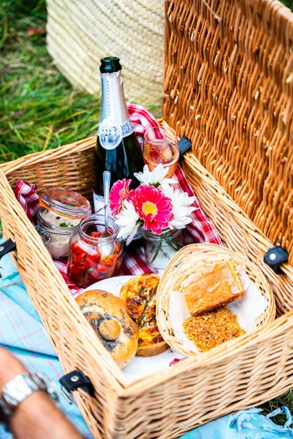 From London: Vintage Bus Wine Tour with Return Train Tickets - Pacing, comfort, and practical tips for a rain-or-shine route