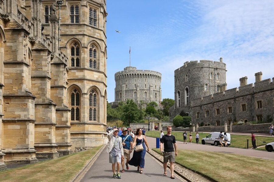 From London: Windsor Castle Afternoon Sightseeing Tour - From Central London to Windsor by Air-Conditioned Bus