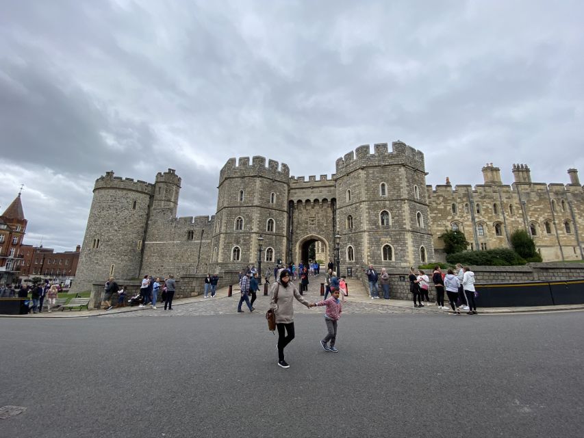 From London: Windsor Castle & Stonehenge Private Day Trip - A 10-Hour Private Windsor and Stonehenge Loop