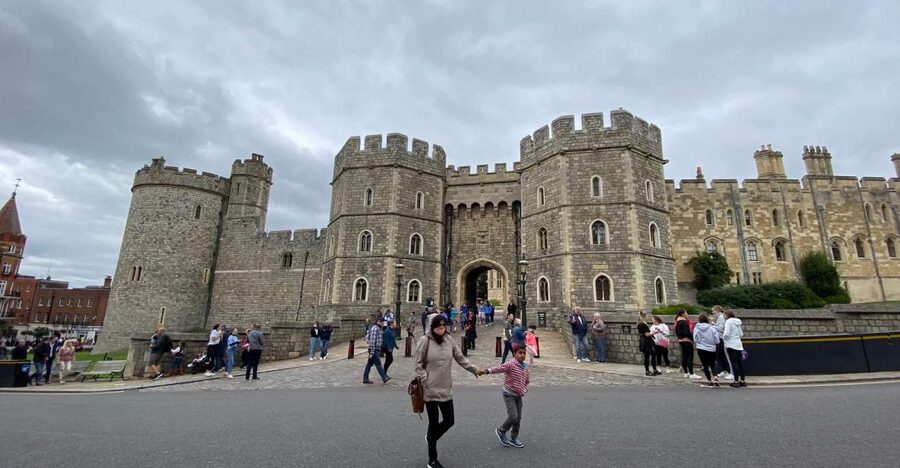 From London: Windsor Castle & Stonehenge Private Day Trip - Windsor Castle: State Apartments, the Doll House, and St George’s Chapel