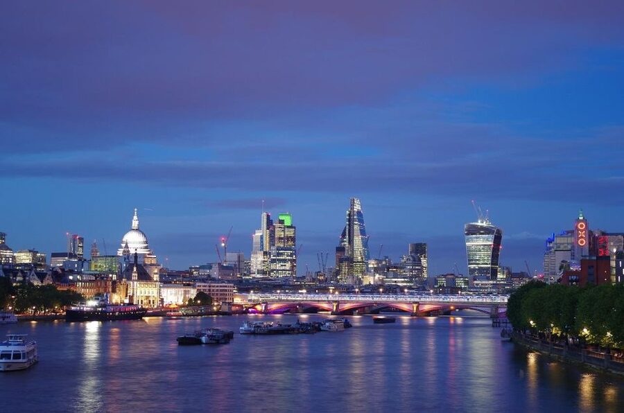 Full Day London Private Tour Including London Pass - Westminster Abbey and Parliament landmarks: where the centuries stack up