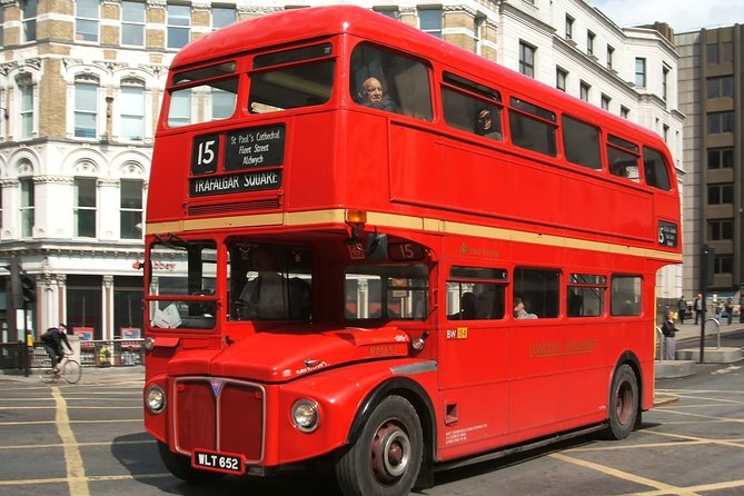 Full Day Private Walking Tour with Skip-the-Line Tower of London - Leadenhall Market and Lloyd’s building, a change in mood