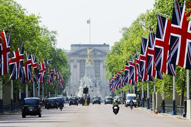 Full Royal Tour: Royal London & Buckingham Palace Tour - Starting At The Ritz, Then Hitting Green Park Like A Local