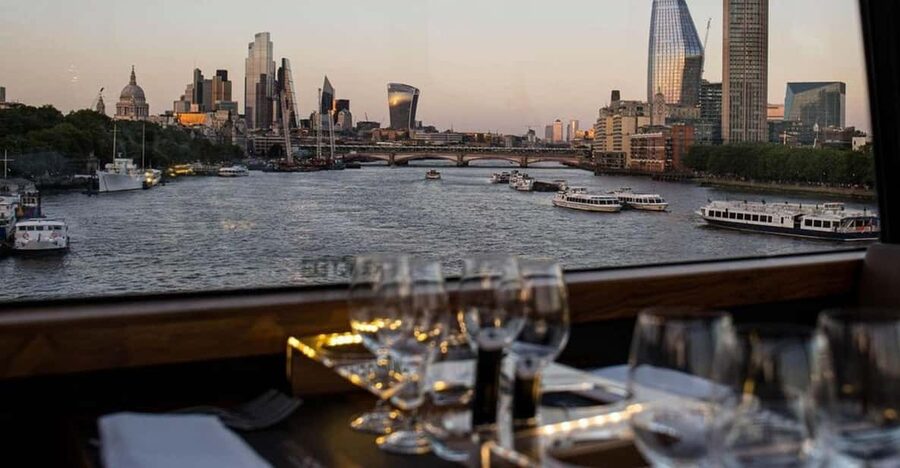 Gastronomic 6-course fine-dining dinner on Luxury London Bus - Key moments worth planning for
