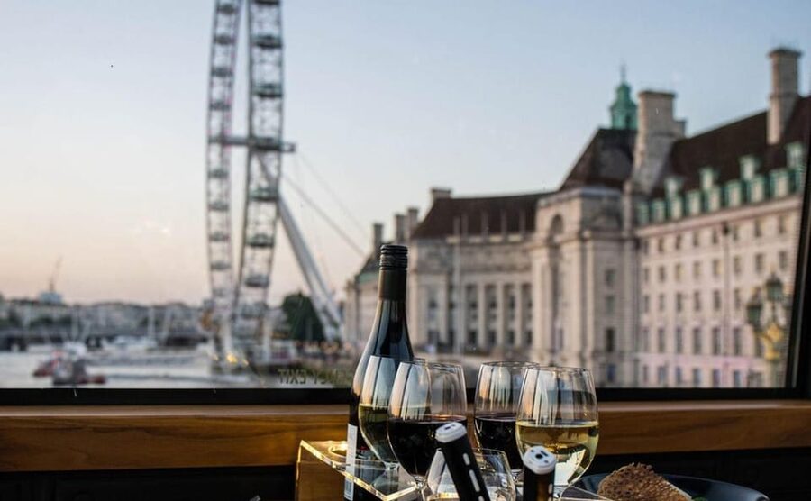 Gastronomic 6-course fine-dining dinner on Luxury London Bus - How the sightseeing works while you’re actually eating