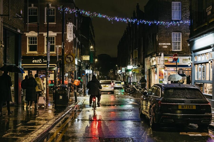 German Language : Original Jack the Ripper Tour - Passing through Whitechapel and the Ten Bells area