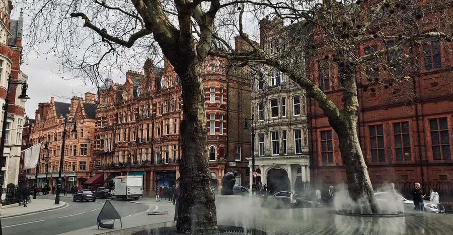 Ghosts and Legends of Mayfair Walking Tour - London - How the guide shapes the whole night, Tom, Giles, and Natalie energy
