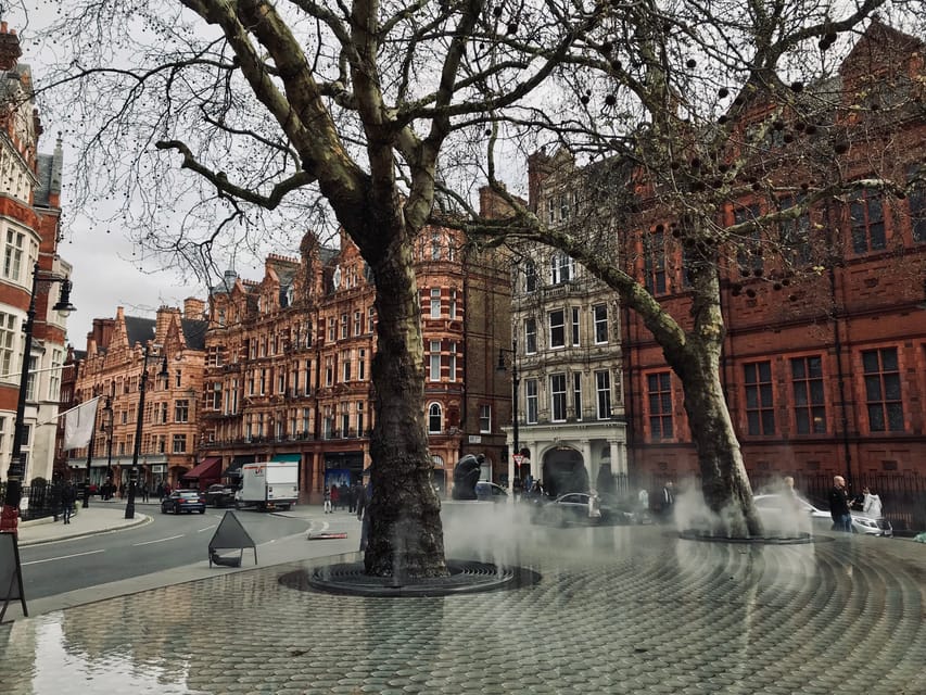 Ghosts and Legends of Mayfair Walking Tour - London - Clarence House, power and secrets in the royal neighborhood