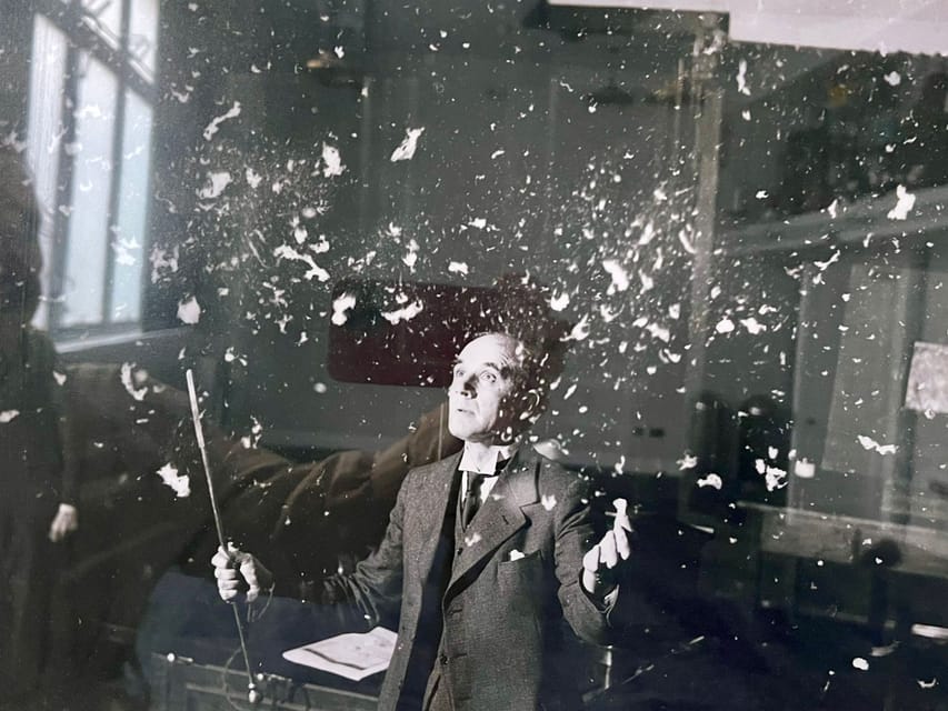 Ghosts and Legends of Mayfair Walking Tour - London - The ghost stories themselves, from wisps to full life-like visions