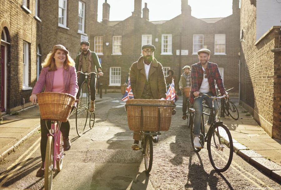 Gin Safari: Boozy London History on Two Wheels - Leake Street Arches and the graffiti zone: your chance to make the art
