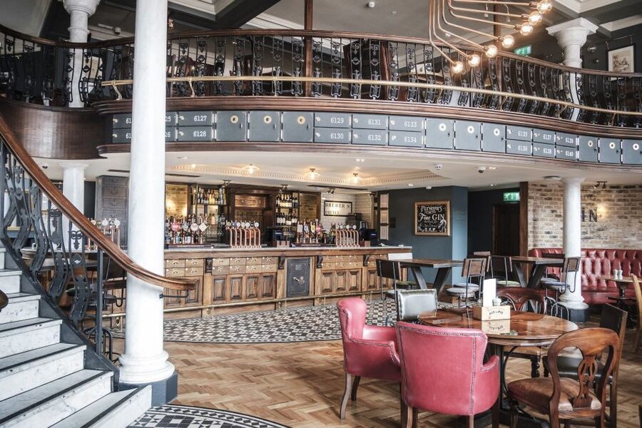 Great London Food Tour: South Bank, 3 Markets & Brick Lane - Leadenhall Market: a City Trader watering hole feel