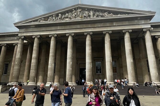 Guided tour of the British Museum in Spanish - How the guide keeps Greece, Mesopotamia, and Egypt actually understandable