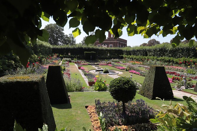 Hampton Court Guided Tour. Full day Access & High Tea - Using Your Full-Day Ticket After the Tour Ends