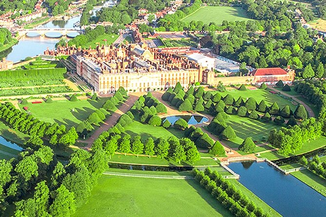 Hampton Court Guided Tour. Full day Access & High Tea - Guides Make or Break It, and Here You Have Options