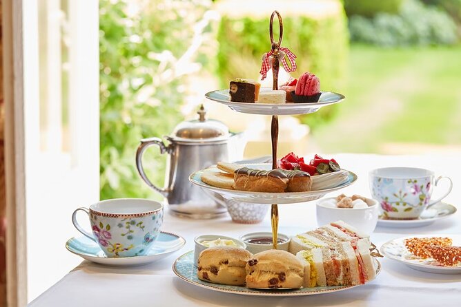 Hampton Court Guided Tour. Full day Access & High Tea - Stop 1: Hampton Court Park and 60 Acres of Gardens