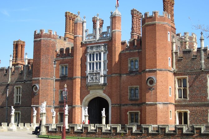 Hampton Court Palace 3hr tour: Henry VIII's & William III's intriguing Palaces - Why this Hampton Court tour fits a tight schedule so well