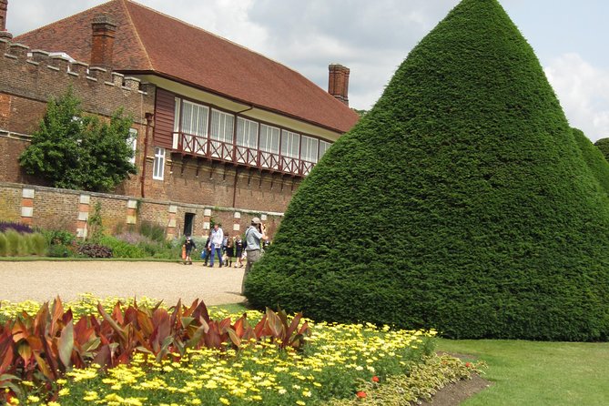 Hampton Court Palace 3hr tour: Henry VIII's & William III's intriguing Palaces - Stop 1: Henry VIII’s palace, where the drama and daily life meet