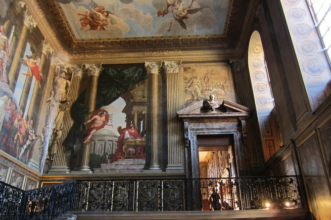 Hampton Court Palace 3hr tour: Henry VIII's & William III's intriguing Palaces - If time allows: Georgian rooms, real tennis, and the 60 acres of gardens