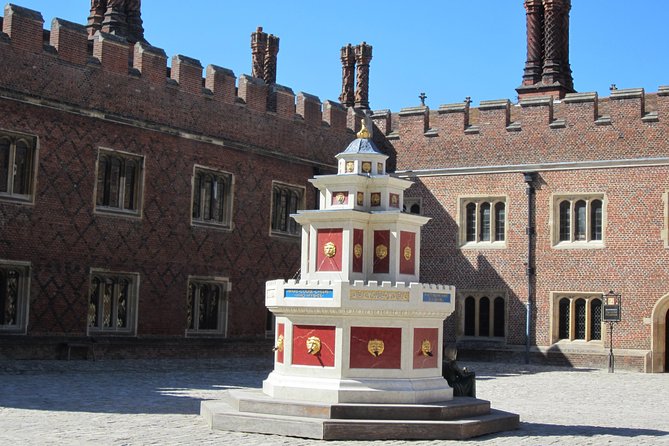 Hampton Court Palace 3hr tour: Henry VIII's & William III's intriguing Palaces - Price and value for a private group up to five