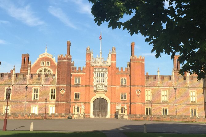 Hampton Court Palace Grounds Bike Tour - Bushy Park cycling, deer spotting, and the WWII base stop