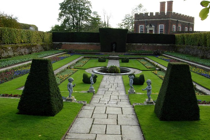 Hampton court palace private tour from London - Why the Private Guide Matters: Stories, Pacing, and Names to Remember