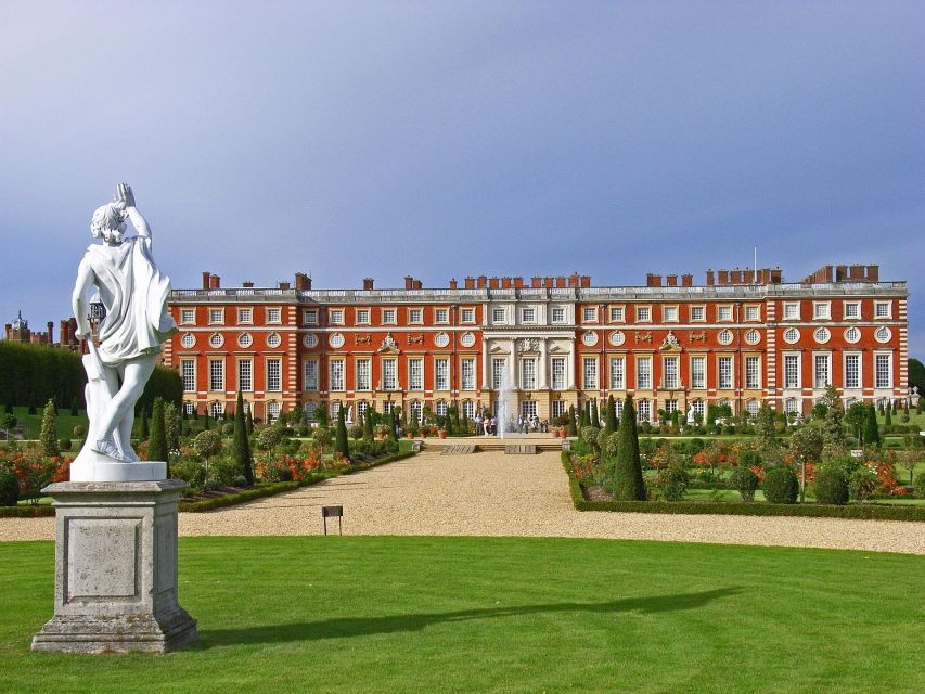 Hampton Court Palace Private tour With Fast Track Entry - Skipping the Line the Smart Way: Fast Track Entry and Ready Tickets