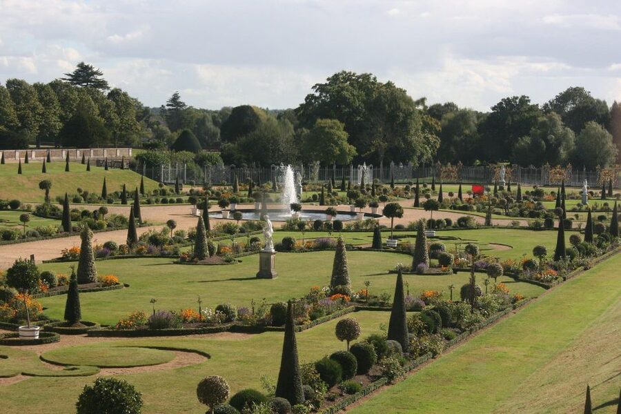 Hampton Court Palace Private tour With Fast Track Entry - Gardens, Maze, and the Great Vine: What 2.5 Hours Really Allows