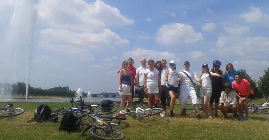 Hampton Court Palace: River Thames Bike Tour - Pedaling the Thames: Leafy Paths, Rowing Energy, and the Rhythm of River Life