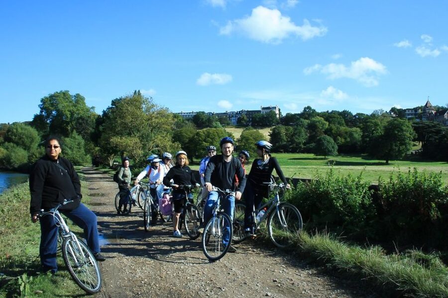 Hampton Court Palace: River Thames Bike Tour - Hampton Court Palace Arrival: Let the Guide Do the Tickets