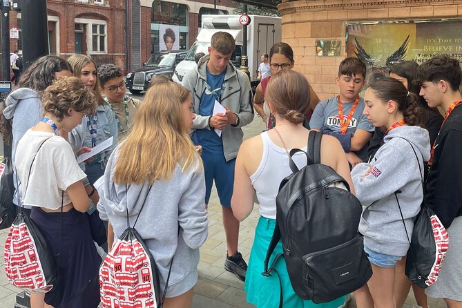Harry Potter City Escape Tour in London - Piccadilly Circus: the loud landmark that fits a competitive game