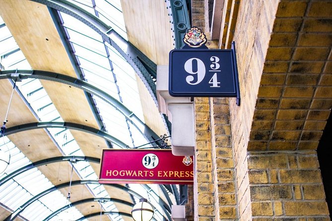 Harry Potter Film Location Walking Tour & Thames River Cruise - Leicester Square and Westminster Abbey: Central London Potter Stops