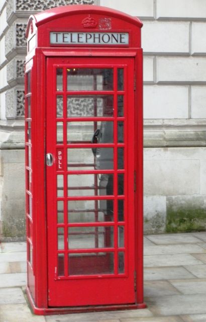 Harry Potter film locations Tour in London - King’s Cross Platform 9 3/4 and the Ministry of Magic angle