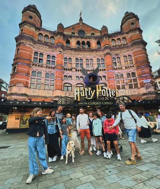 Harry Potter in full in Spanish all over London! - Palace Theatre and the Leicester Square feeling: premieres and stage magic