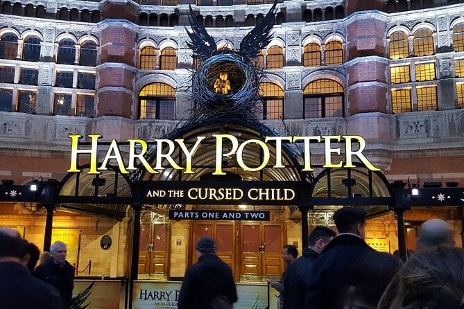 Harry Potter Private Tour in London - Platform 9 3/4 at King’s Cross, the stop with the most magic time