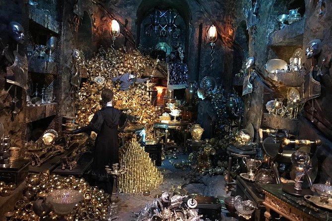 Harry Potter Studio Tickets and London Film Locations Guided Tour - Warner Bros. Studio Tour London: sets, props, costumes, and Platform 9 3/4