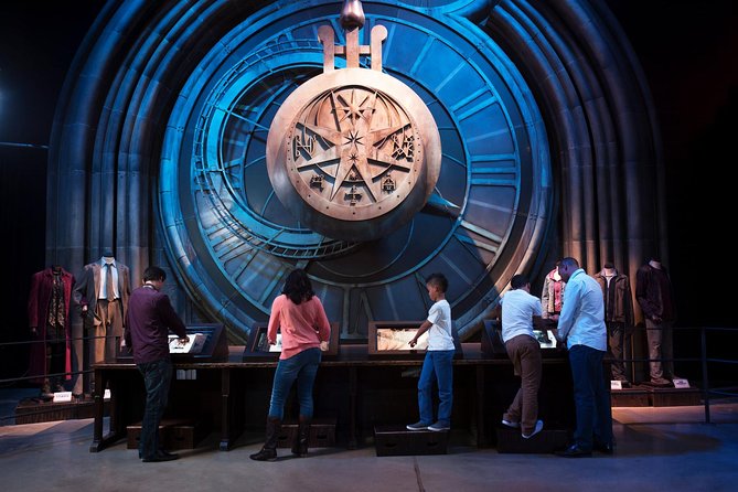 Harry Potter Warner Bros. Studio Tour London from King's Cross - Green Screen broom riding and Platform 9¾ photos: plan before you queue