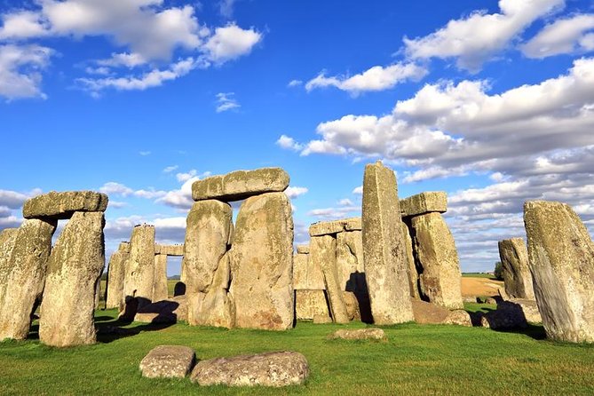 Heathrow Airport Arrival To Southampton Via Stonehenge - Southampton drop-off or cruise terminal access without taxi stress