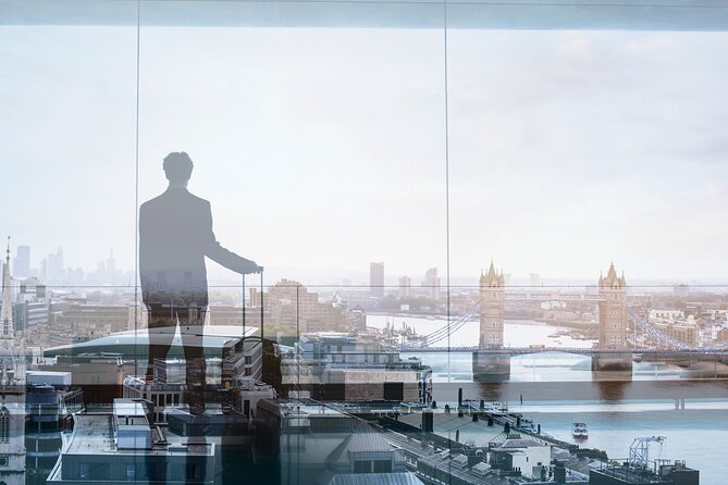 Heathrow Airport Private Transfers To Central London - Meet-and-greet at Heathrow, placard pickup and flight status tracking