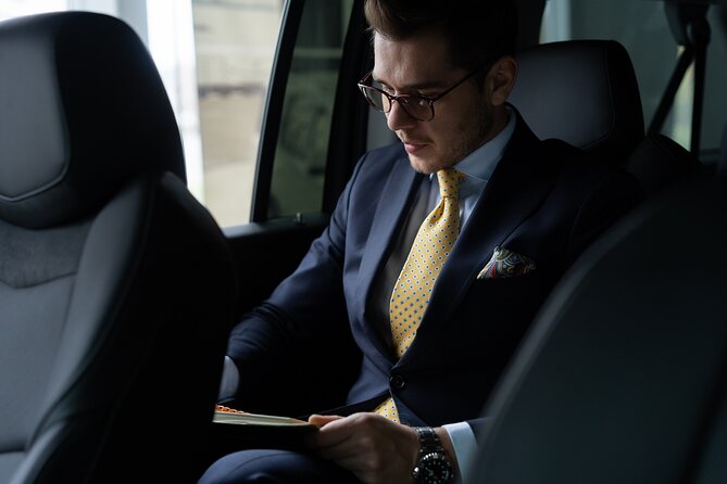 Heathrow Airport Private Transfers To Central London - Ride comfort in an air-conditioned private vehicle, plus luggage sanity