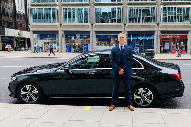 Heathrow Airport Taxi - Private Transfer to/from London - From the arrivals hall to your driver: what the meet-and-greet feels like