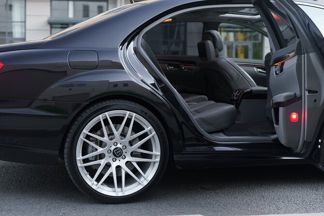 Heathrow Airport to London Transfers - Finding your driver at Heathrow, Costa Coffee by terminal