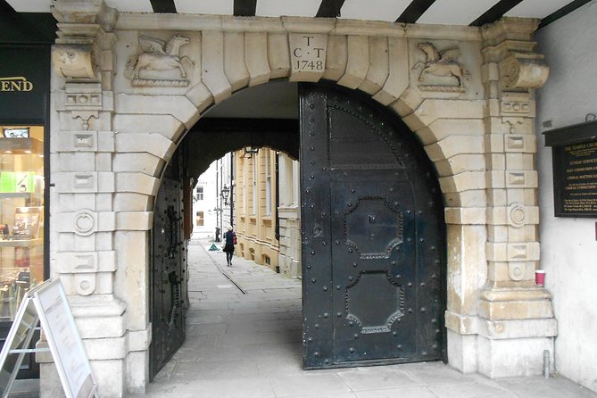 Hidden London Walking Tour - Fleet Street and Temple: London, but with the volume turned down