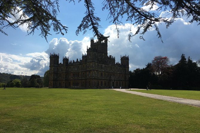 Highclere Castle Private Round Trip Transportation Service - Vehicle options: comfort levels and group size fit