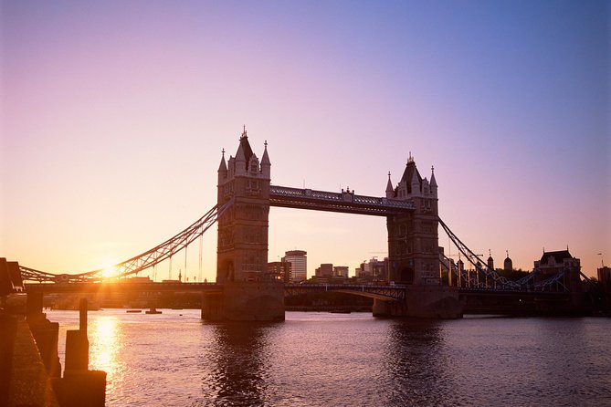 Highlights of Royal London Bike Tour with River Cruise Package - Southwark meet-up, safety briefing, and the first ride toward the Thames