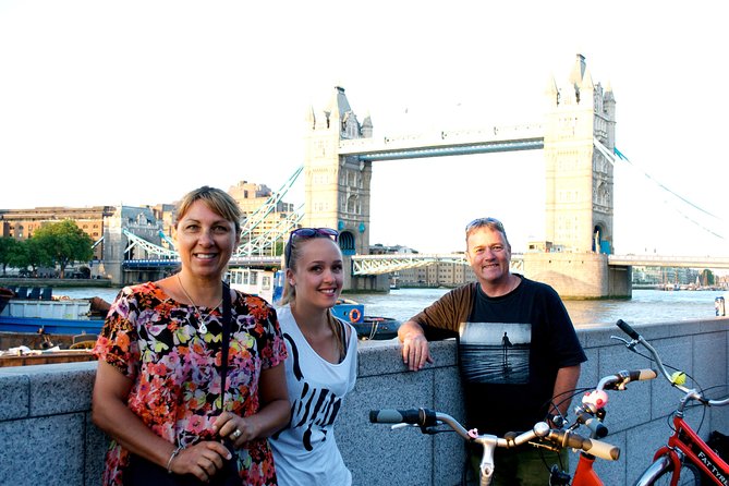 Highlights of Royal London Bike Tour with River Cruise Package - London Eye to the City: seeing the skyline from street level and river level