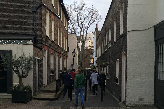 Historic London Pub Walk. A Walk Around Belgravia and Her Amazing Pubs - Meeting at The Shakespeare on Buckingham Palace Road at 5:00 pm