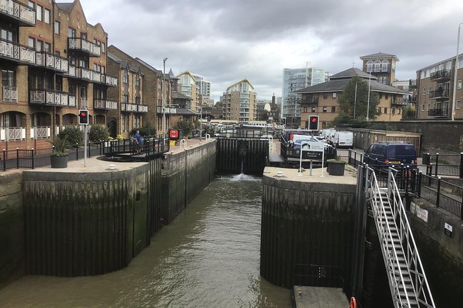 Historic walk of East Londons Wapping Docks and its famous Pubs - Arriving in Wapping: where the pubs start telling the story