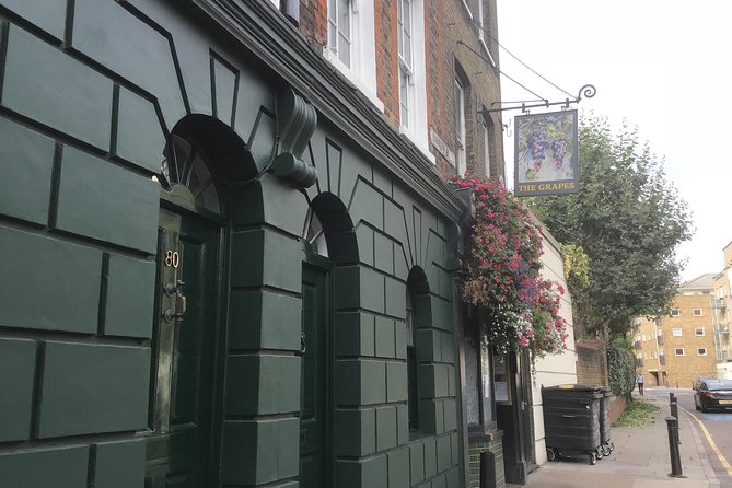 Historic walk of East Londons Wapping Docks and its famous Pubs - Limehouse waterside and the shift from trade to luxury marina